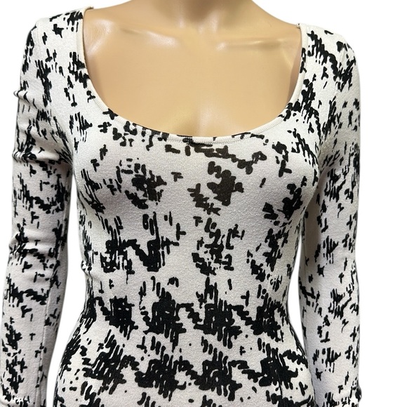 Guess Black and Cream Criss Cross Back Knit Long Sleeve Bodycon Midi Dress Small - Picture 6 of 12